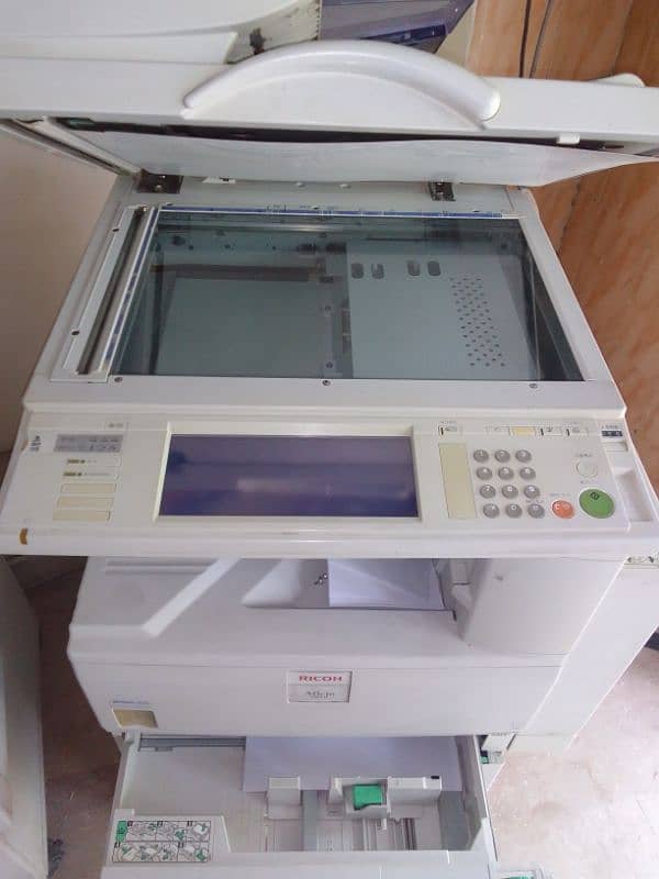 Ricoh mp3010 photo copy machine 0