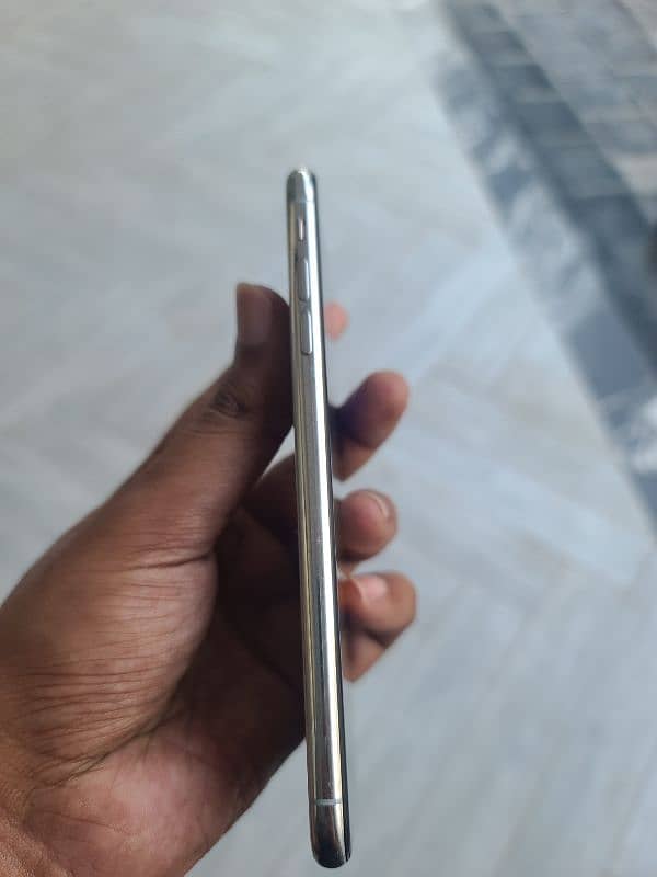 iphone xs max 64gb non PTA 4