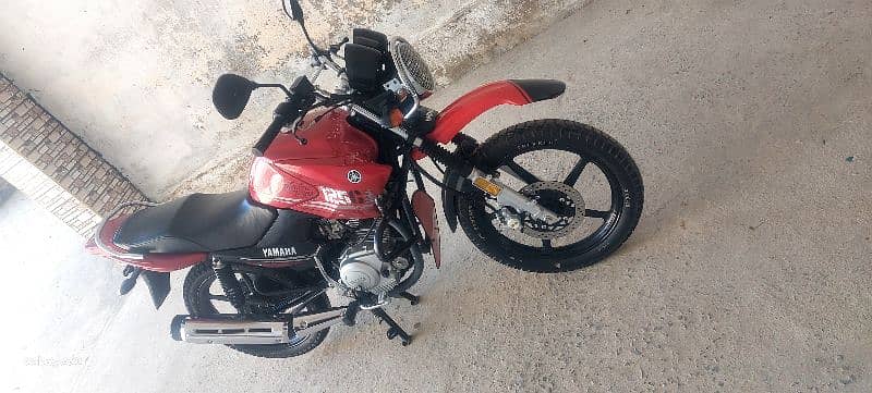 Yamaha ybr125G Red colour. 1