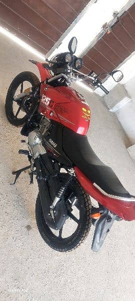 Yamaha ybr125G Red colour. 3