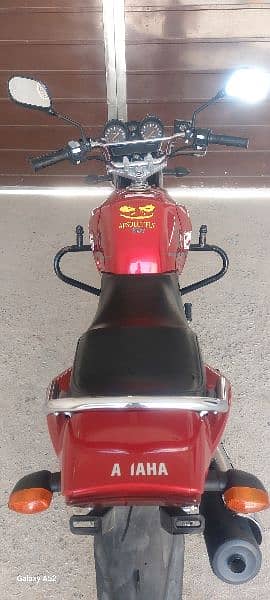 Yamaha ybr125G Red colour. 4