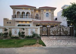 7 Bed Room Kanal House With Basement Hot Location In DHA Phase 5-L-Lahore For ( RENT)