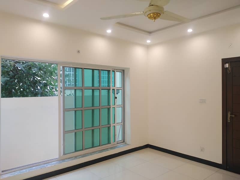 10 Marla House Is Available In Affordable Price In Soan Garden - Block H 3