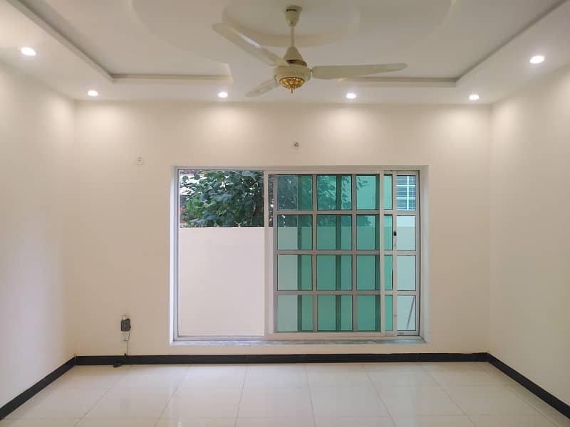 10 Marla House Is Available In Affordable Price In Soan Garden - Block H 4