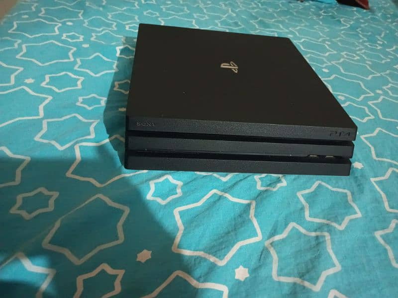 Play station 4 Pro // 4k 1TB sealed 5