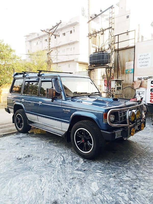 Mitsubishi Pajero 1989 3