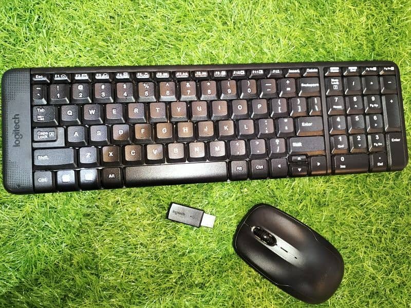 Logitech wirless keyboard 03084017127 1