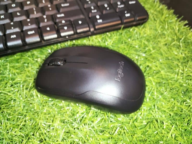 Logitech wirless keyboard 03084017127 2