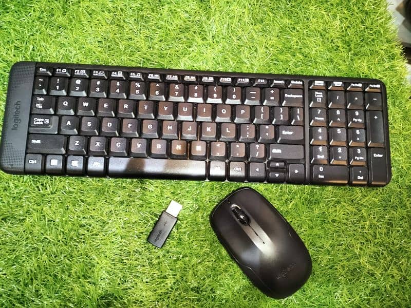 Logitech wirless keyboard 03084017127 3