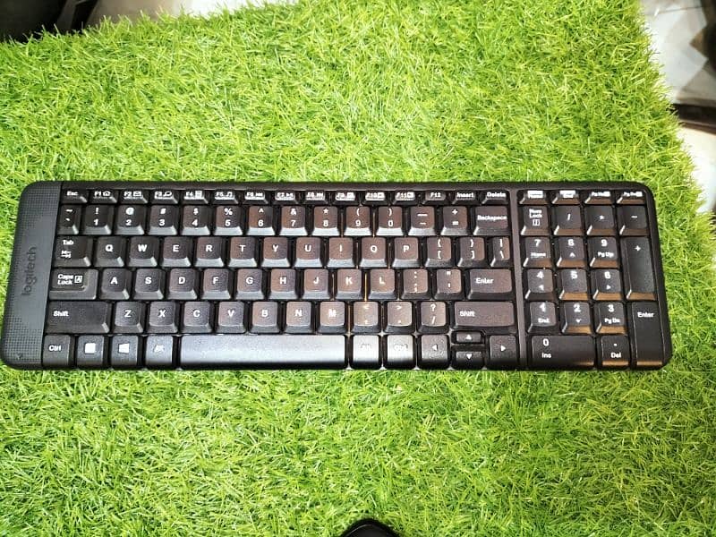 Logitech wirless keyboard 03084017127 5