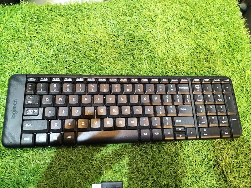 Logitech wirless keyboard 03084017127 6