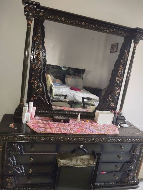 dressing table 0