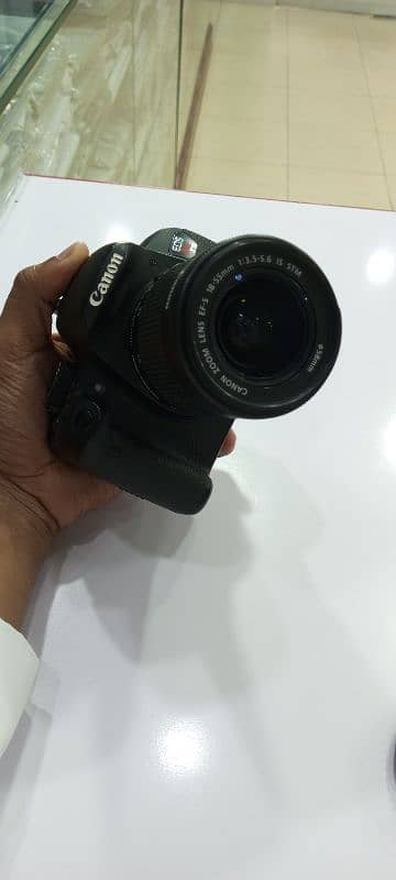 Canon DSLR camra 2