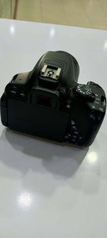 Canon DSLR camra 4