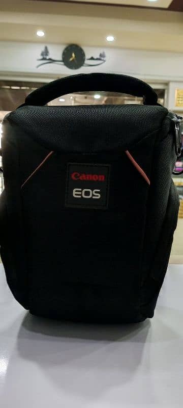 Canon DSLR camra 5