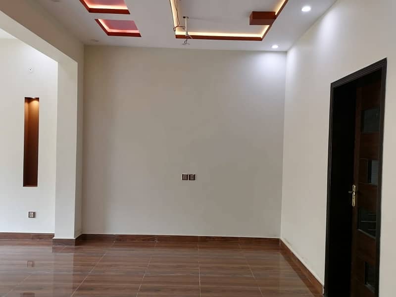 10 Marla House For sale Available In Gulshan-e-Ravi 1