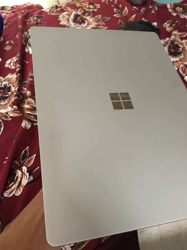 Core i7 7th genertion 16GB 1TB Microsoft laptop 0