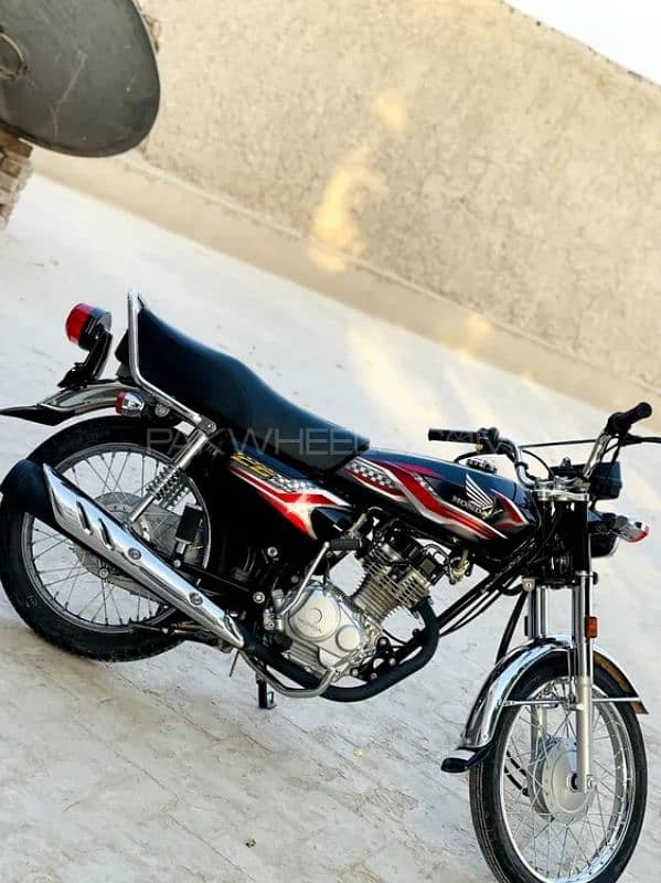 honda 125 black colar 1