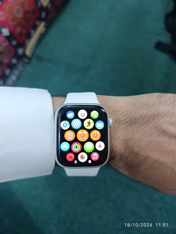 Apple Watch Series 8  45 mm (all white ) 0