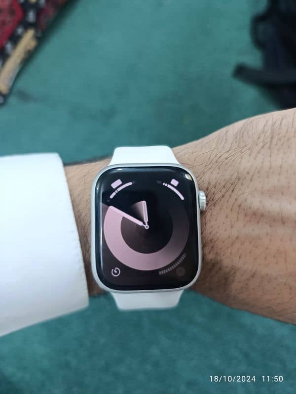 Apple Watch Series 8  45 mm (all white ) 1