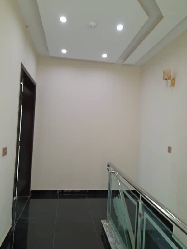 DHA Phase 5, 01 Kanal, 03 Bed, Upper Portion For Rent. 1