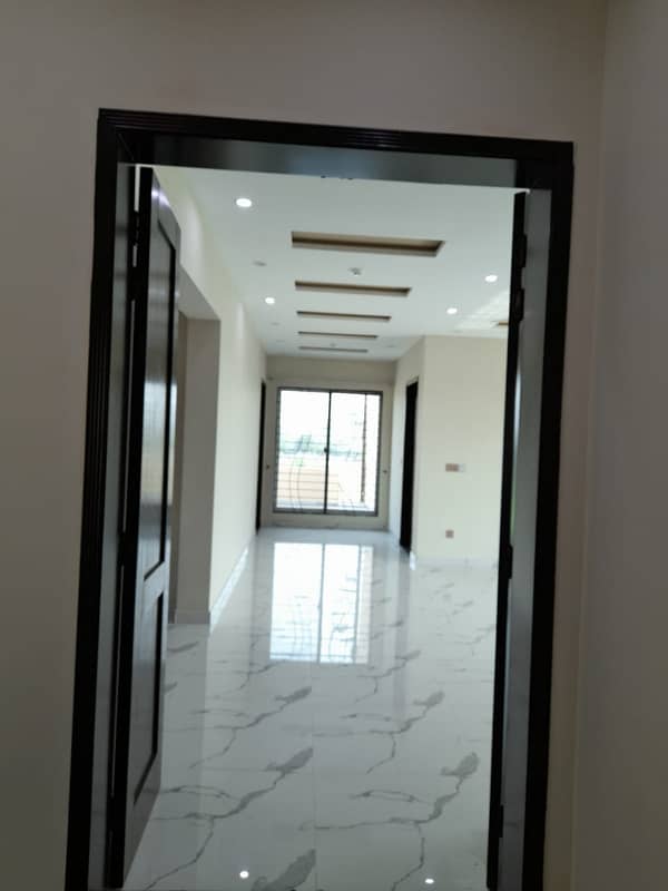 DHA Phase 5, 01 Kanal, 03 Bed, Upper Portion For Rent. 2