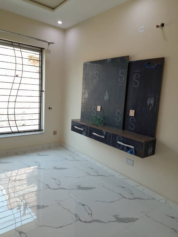 DHA Phase 5, 01 Kanal, 03 Bed, Upper Portion For Rent. 5