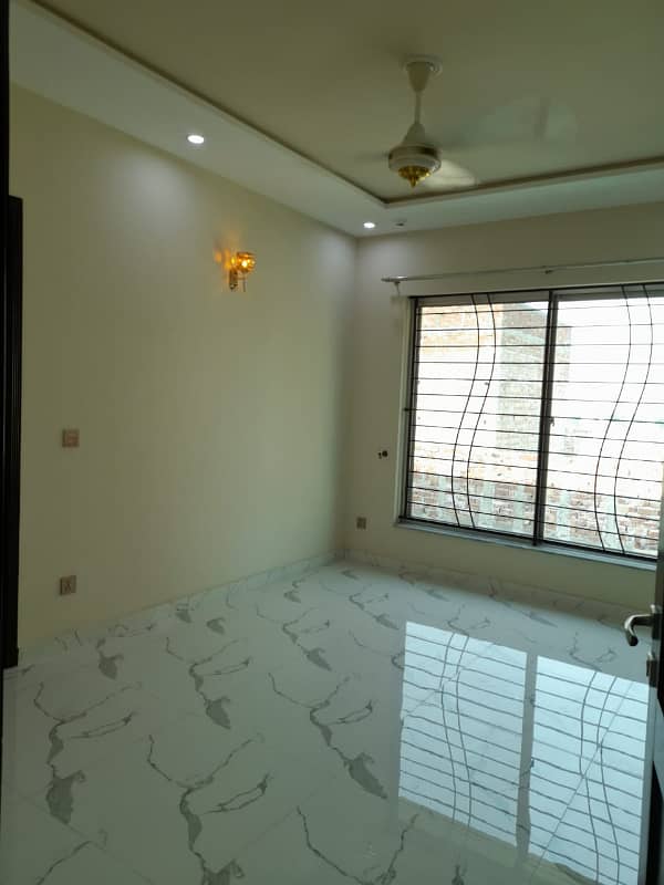 DHA Phase 5, 01 Kanal, 03 Bed, Upper Portion For Rent. 6