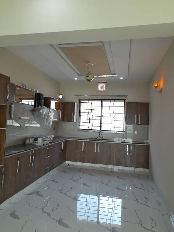 DHA Phase 5, 01 Kanal, 03 Bed, Upper Portion For Rent. 8