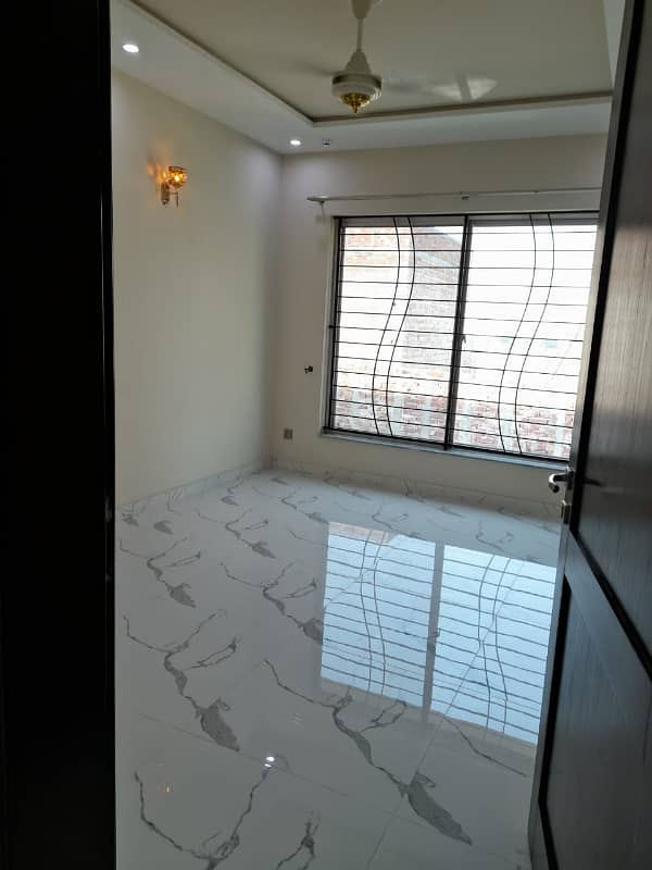 DHA Phase 5, 01 Kanal, 03 Bed, Upper Portion For Rent. 10