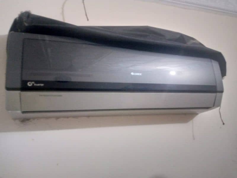 Gree 1.5 ton inverter AC heat and cool 2