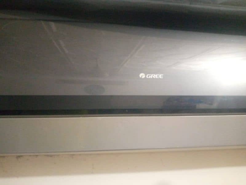 Gree 1.5 ton inverter AC heat and cool 3