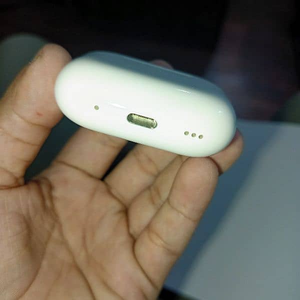 Airpods Pro 2nd Generation 9/10 condition 5