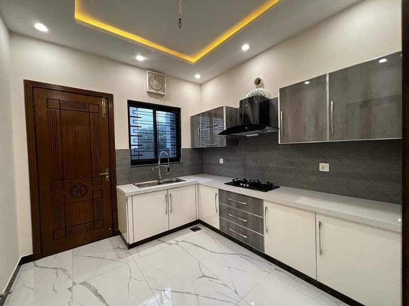 10 Marla Upper Portion Situated In Central Park Housing Scheme For Rent 5