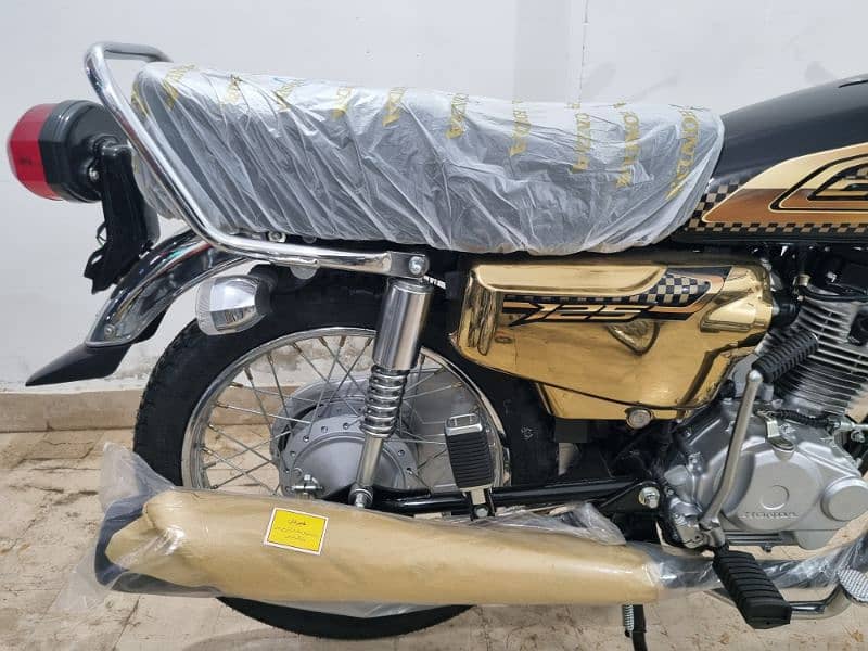 Honda CG-125 Gold Edition 2025 Zero Meter 1