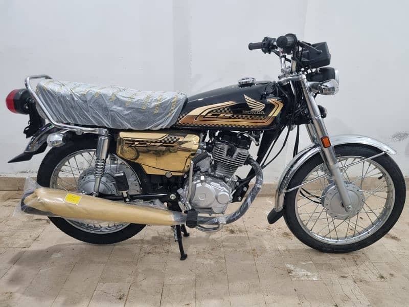 Honda CG-125 Gold Edition 2025 Zero Meter 2