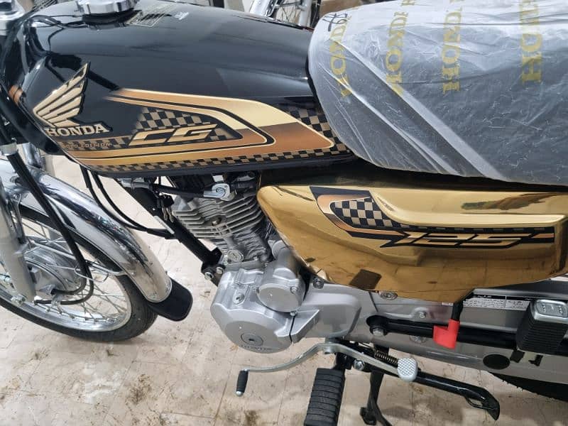 Honda CG-125 Gold Edition 2025 Zero Meter 3