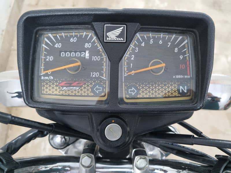 Honda CG-125 Gold Edition 2025 Zero Meter 5