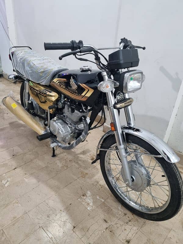 Honda CG-125 Gold Edition 2025 Zero Meter 6