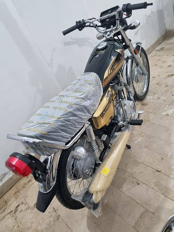 Honda CG-125 Gold Edition 2025 Zero Meter 7