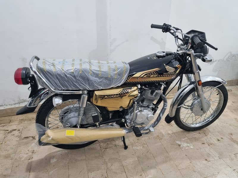 Honda CG-125 Gold Edition 2025 Zero Meter 9