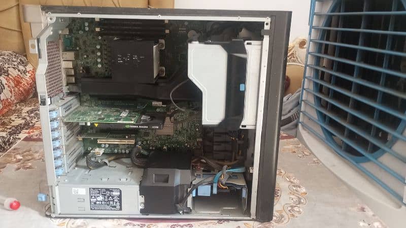 Xeon Dell T5810 include LCDs 3