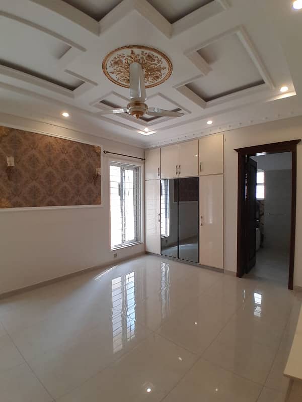 1 KANAL LOWER PORTION WITH FULL BASMENT FOR RENT IN DHA PHASE 6 19