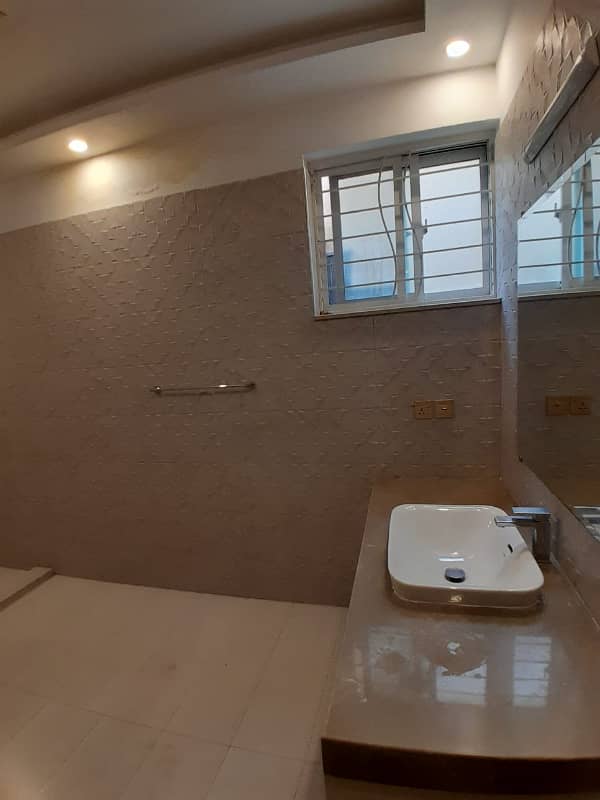 1 KANAL LOWER PORTION WITH FULL BASMENT FOR RENT IN DHA PHASE 6 22