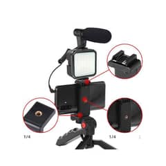 Vlogging kit with mobile holder