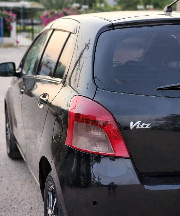 Toyota Vitz 2012-07 F 1.0 Bulldog Shape 7