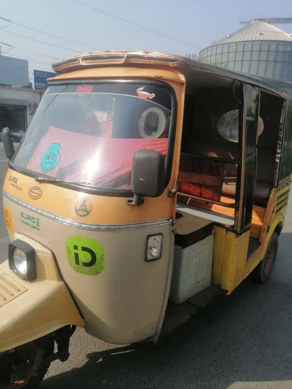 siwa rickshaw 6 seater neat and clean 2