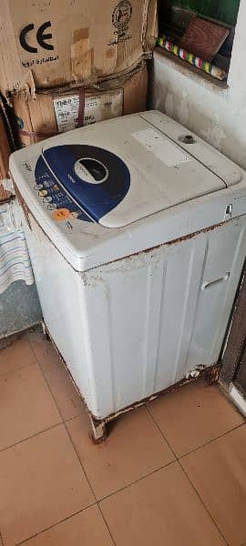 Used fully automatic washing machine in working condition 1