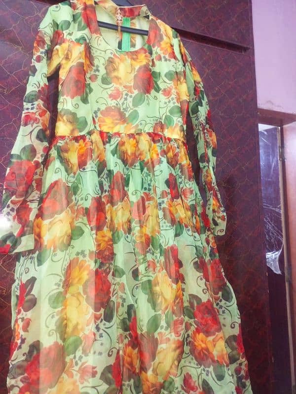 parrot green frock is ready to wear condition is good 5