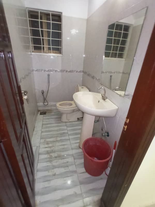 10 Marla Lower Portion Available For Rent in BAHRIA TOWN Ph;4 Rawalpindi 6